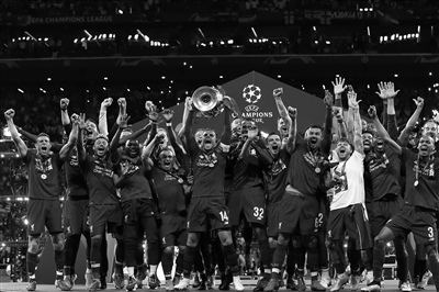 芒特的第一时间处理球是真帅！