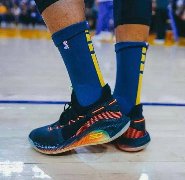 榜眼梦游11中1福克斯空砍25分，米切尔28+8，骑士送马刺交手6连败