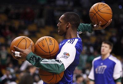 杰克逊轰24分，灰熊全队7人上双逆转取胜