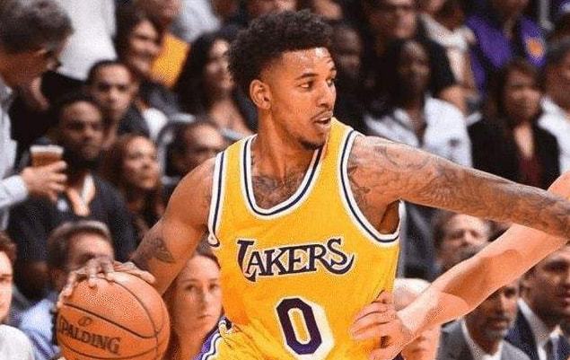 记者：米兰可能尝试冬窗送走圣地亚哥，然后再签更高效的前锋