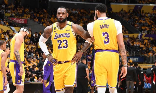 山东淘汰青岛！克里斯轰28分，高诗岩杀死比赛，谢智杰防守极佳！