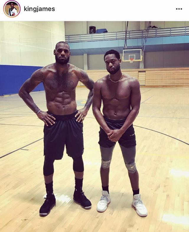 曼联考虑签下巴莱巴，期待填补中场空缺，暂无戈麦斯交易计划。