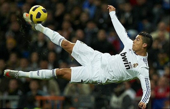 亚冠焦点战！布里兰死磕江原FC，8球神锋主导主场生死局