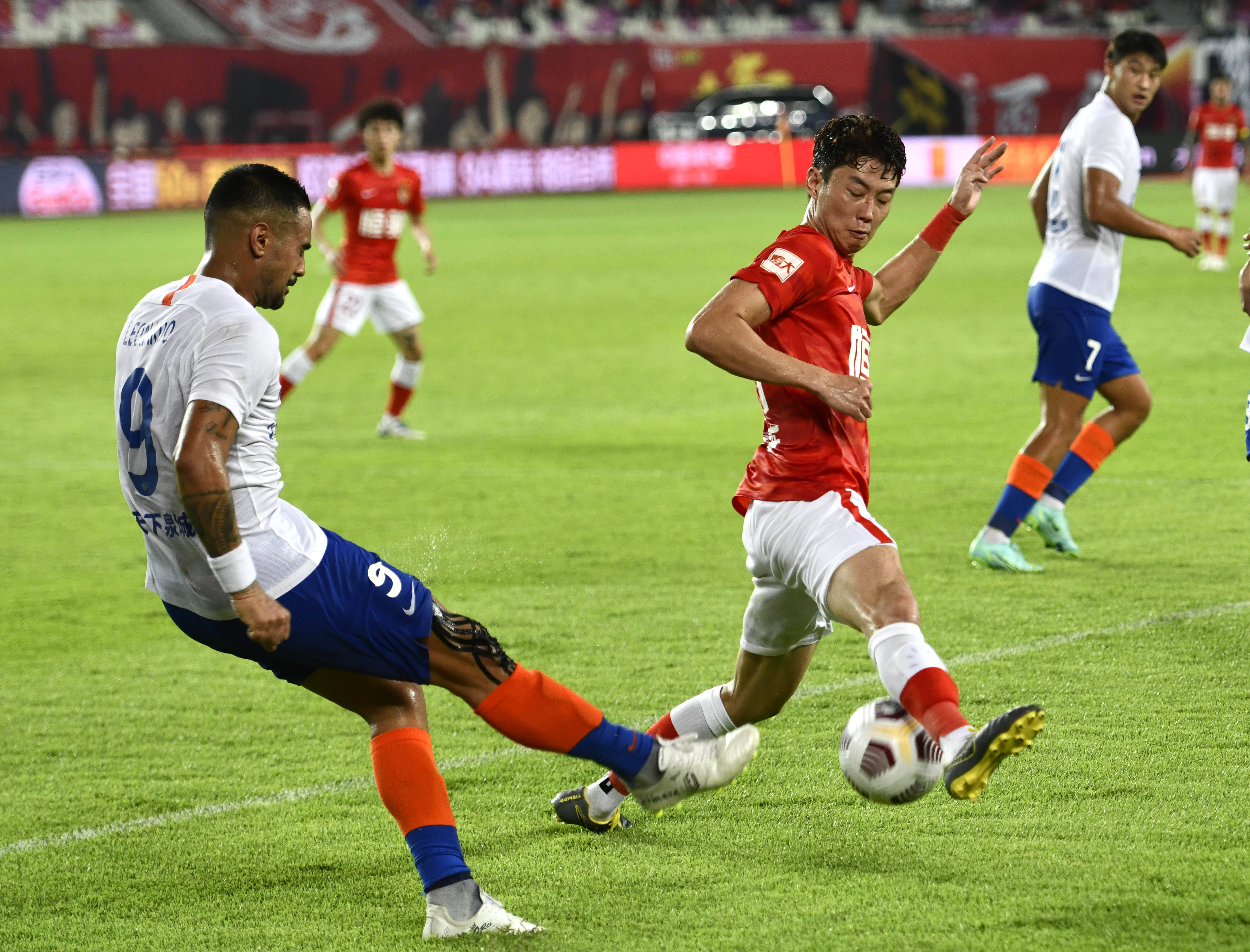 德甲-奥利塞2射1传迪亚斯2传1射 凯恩传射拜仁8-1狼堡